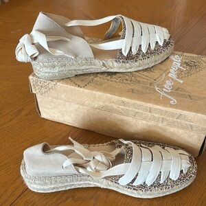 FREE PEOPLE HEAT WAVE WRAP ESPARDILLES SIZE 7/38 EU #FRE-37